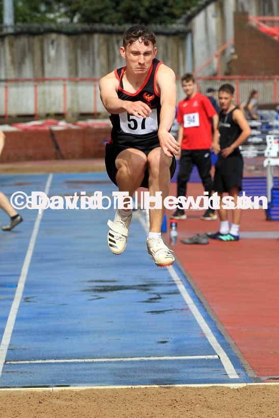 Long jump, 2023 Gateshead Tartan Games.  Photo: David T. Hewitson/Sports for All Pics
